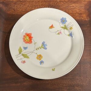 VNTG Mikasa Bone China JUST FLOWERS Made in Narumi Japan, 2 Small Plates, 7.5”D